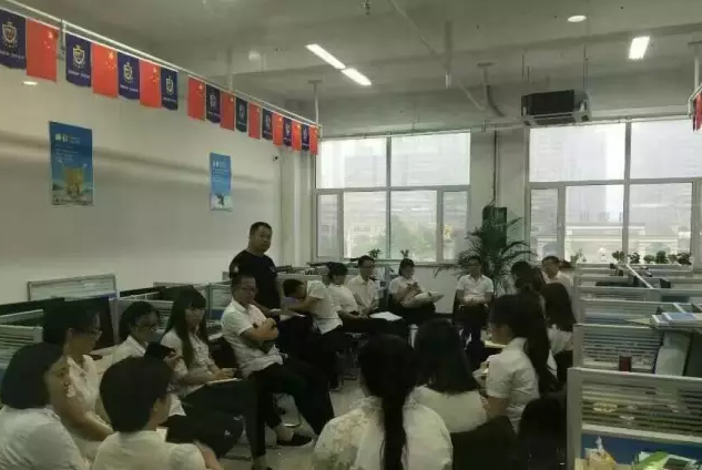 家人們開(kāi)展學(xué)習(xí)探討活動(dòng)。 